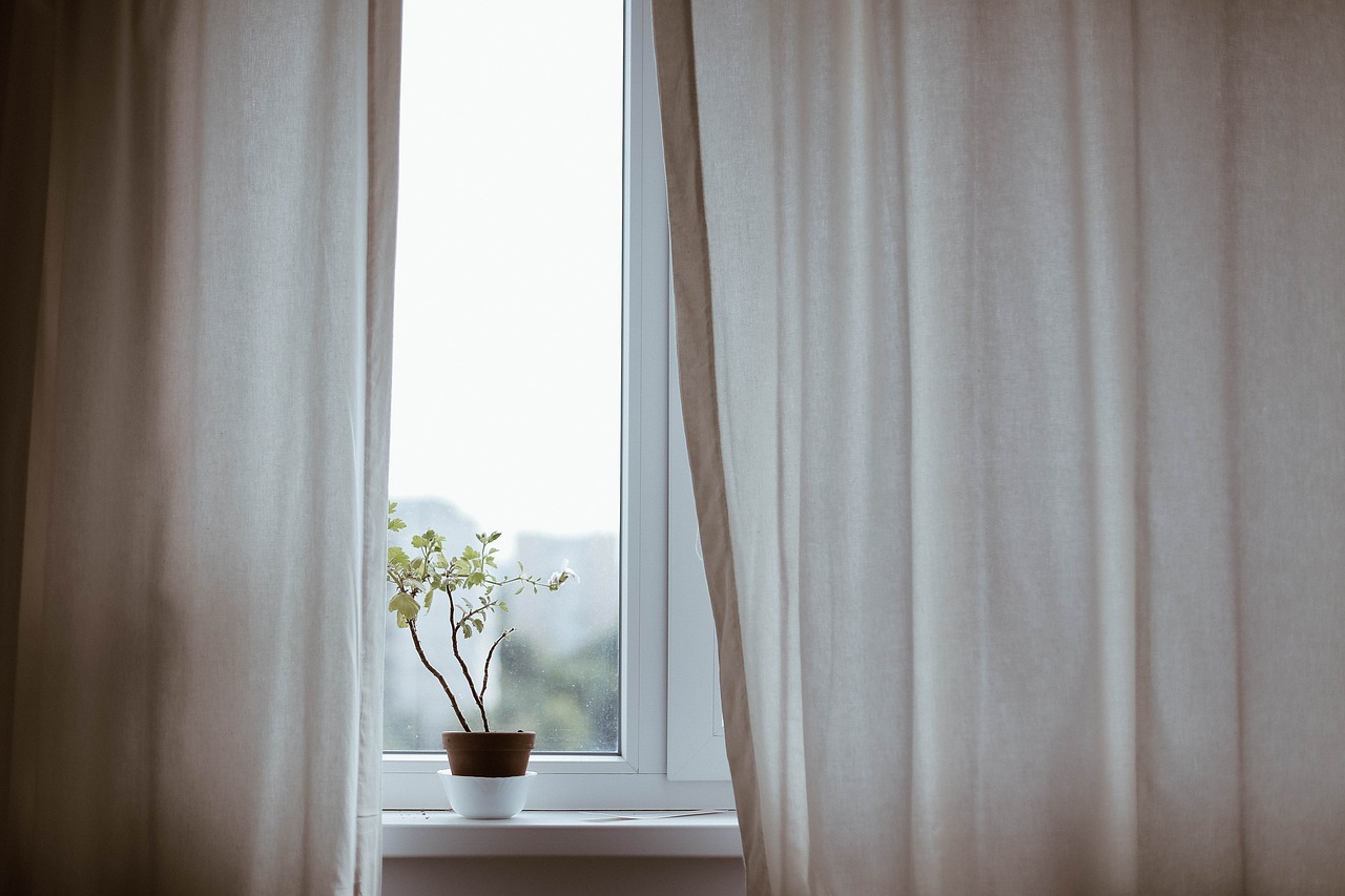 Grunt i okna – czym zmyć grunt z okien?