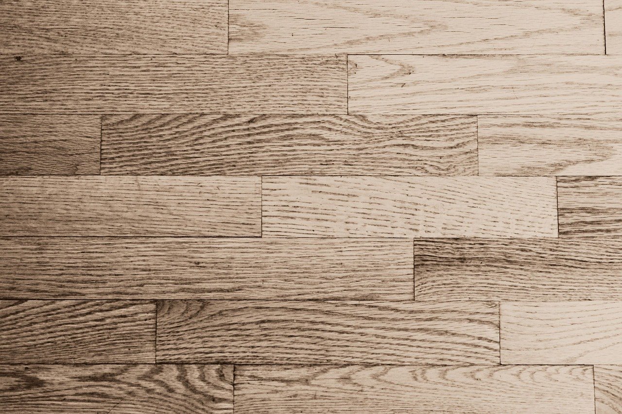 Jak myć drewnianą podłogę? Czyli naturalne drewno pod stopami